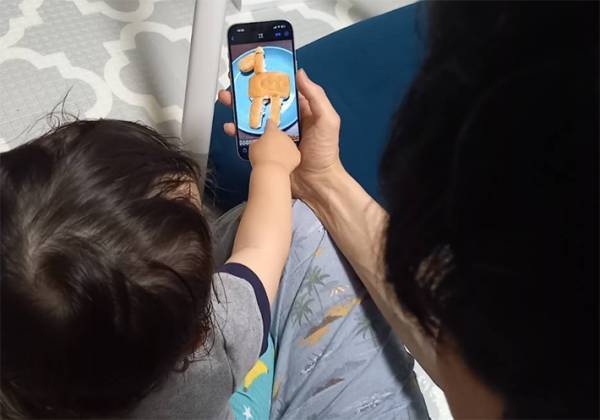 『かにぱん』をちぎると…　息子が喜ぶアノ動物になった！