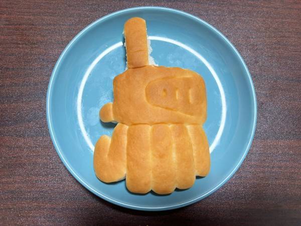 『かにぱん』をちぎると…　息子が喜ぶアノ動物になった！