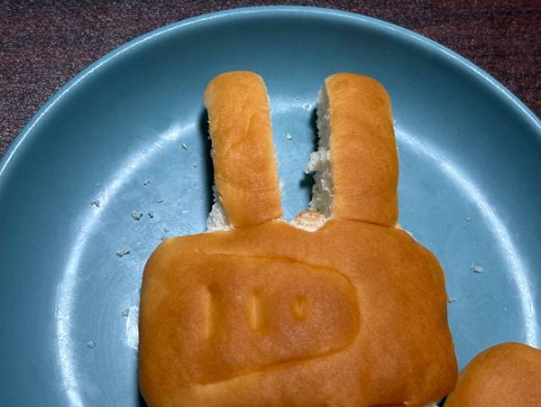 『かにぱん』をちぎると…　息子が喜ぶアノ動物になった！