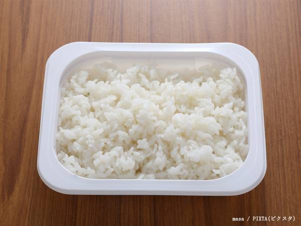 パックご飯にアレをのせたら、チンするだけ！　『究極のズボラ飯』が最高
