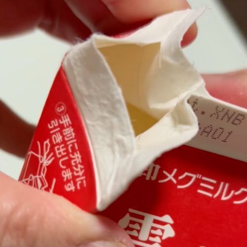 開けにくい牛乳パックはコレで一撃　雪印メグミルクのコツに「簡単だった」