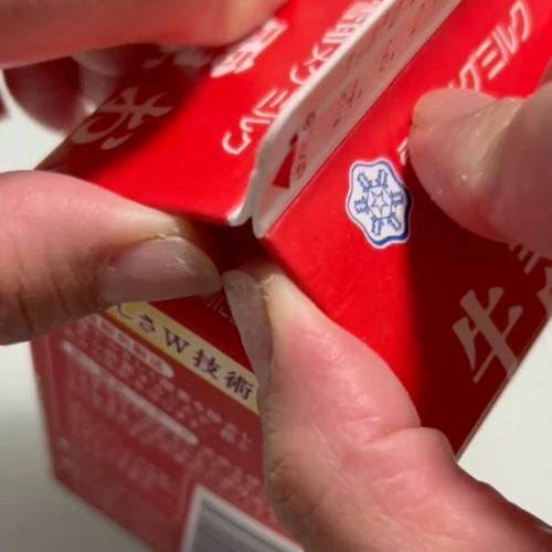 開けにくい牛乳パックはコレで一撃　雪印メグミルクのコツに「簡単だった」