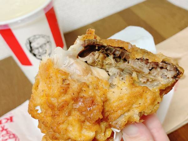チキンの黒い部分、食べても大丈夫？　企業の回答に「ソレだったか！」