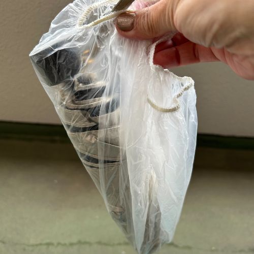 シャワーキャップを捨てる前に…　活用法に「その手があったか」「コレは便利だ」