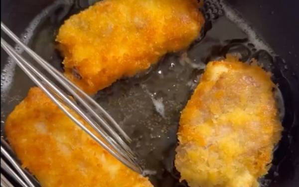 カツの代わりに厚揚げ使ってみて！　かさまし節約サンドイッチに「むしろこっち」