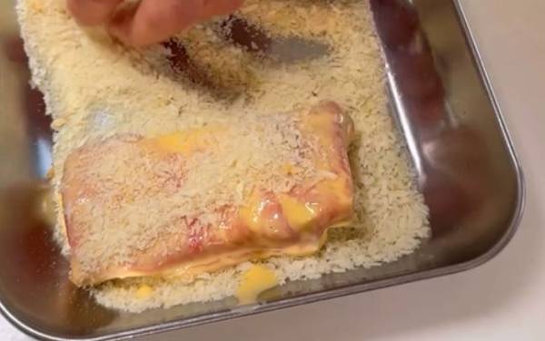 カツの代わりに厚揚げ使ってみて！　かさまし節約サンドイッチに「むしろこっち」