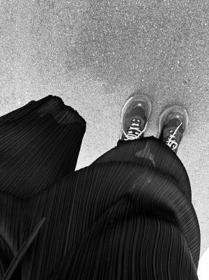 ワンピース？を着て出勤した女性　予想外なミスに「鼻水吹いた」「逆におしゃれかも」