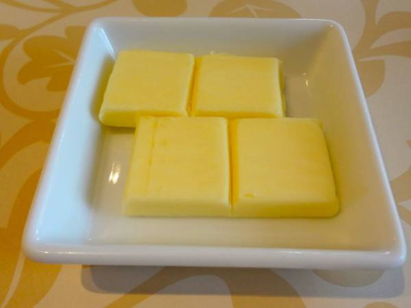 バターを切ったら包丁がベタベタ　解決策に「すぐ試したい」「これはラク」