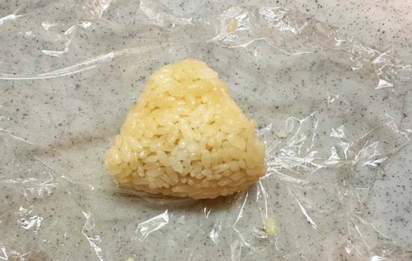 ラップは使わない！　おにぎりはアレで握ると「もう戻れないかも」