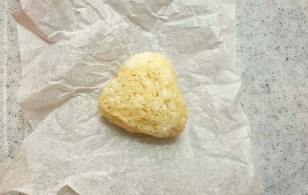 ラップは使わない！　おにぎりはアレで握ると「もう戻れないかも」