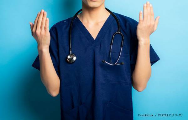 医師「ドラマのあのポーズは…」　本当にやってるのか、現役医師に聞いた