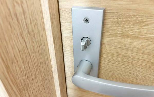 もしもトイレに閉じ込められたら？　トイレの『アレ』を使って脱出！