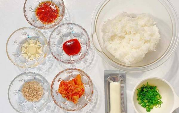 普通のおにぎり、もう飽きた！　チーズとアレで握ると…？