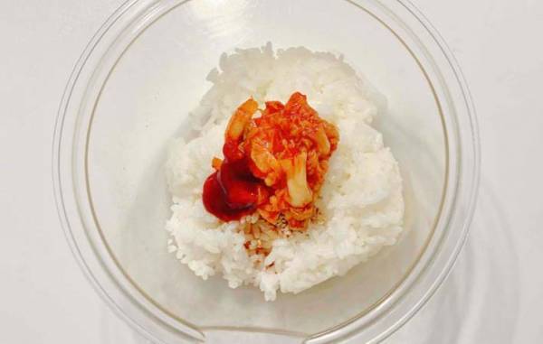 普通のおにぎり、もう飽きた！　チーズとアレで握ると…？