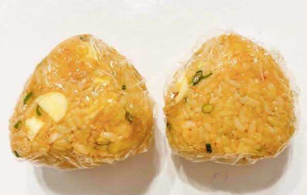 普通のおにぎり、もう飽きた！　チーズとアレで握ると…？