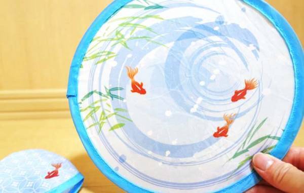 見た子供が「かわいい～」　小さなうちわ、ダイソーで探してみて！