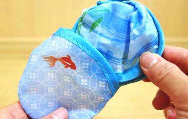 見た子供が「かわいい～」　小さなうちわ、ダイソーで探してみて！