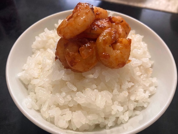 ケチャップを焼くだけで「コクが増す」　エビチリ作りのひと手間に「初めて知った」