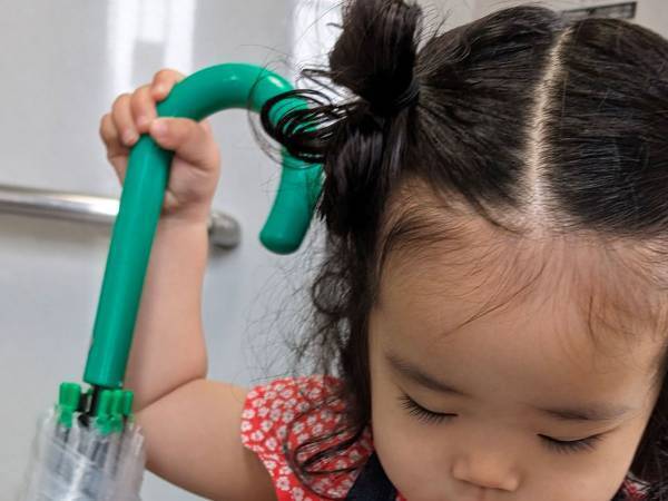 通りすがりの人「あら、信玄餅ちゃん」　娘の服を見ると？