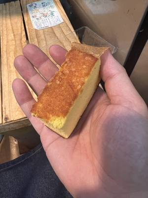 長崎のおばあさん「カステラの紙はね…」　裏技に「すげえ！」「有益すぎる」