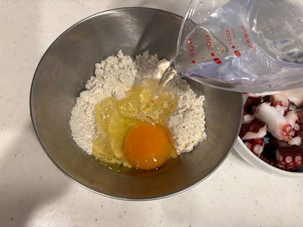 アルミホイルが便利！　家で作るたこ焼きレシピが「楽しい」