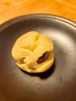 プチシュークリームに『ピノ』を挟むと…　「考えたことなかった」「何個でもいける」