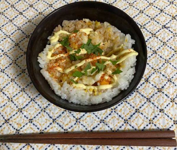 男性「マジか」「やっちまった」　朝食に卵かけご飯を食べようと、卵を割ると？