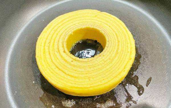 まるで高級スイーツ！？　セブンのバウムクーヘンがあっという間に大変身