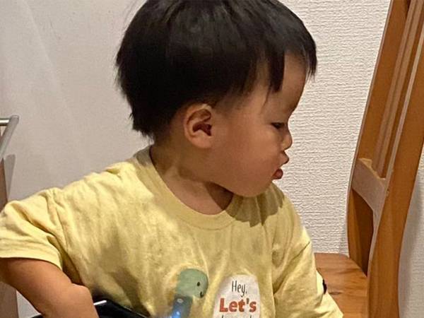 ２歳児の日課が？　極めた姿に「面倒なのに」