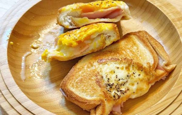 食パンをくり抜いて、そこに…　「別で作らなくていいんだ！」