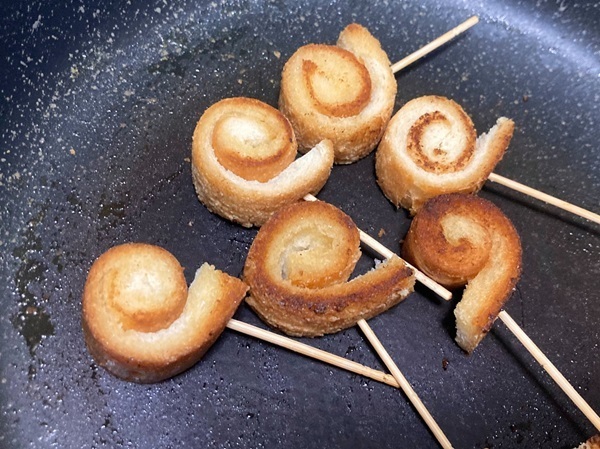 余ったパンの耳の思いがけない活用法　「手が止まらない」「リピート決定」