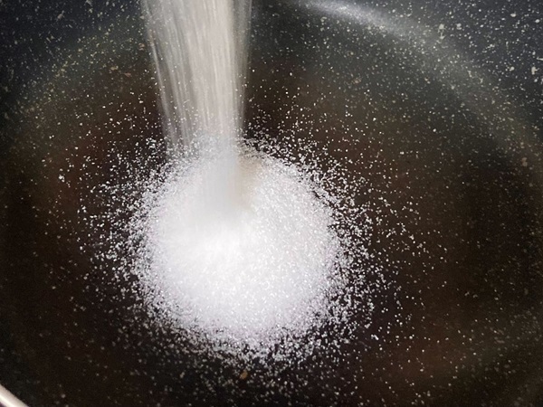 余ったパンの耳の思いがけない活用法　「手が止まらない」「リピート決定」