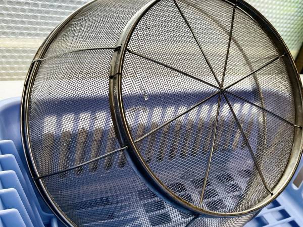 ザルをお湯で洗うのヤメテ！　正しいお手入れ方法に「初めて知った…」