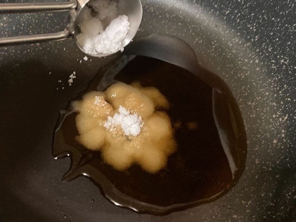 ローソン『こしあん大福』にアレかけたら　あまりのうまさに「家族が感動」