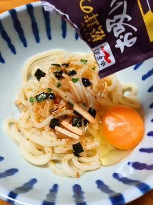 うどんに『アレ』を和えたら目を見張るうまさ！　「ウソだろ…」「舐めてました」