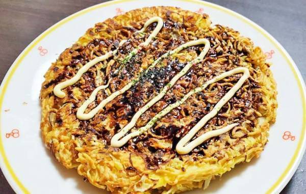 ソースが決め手の『あのカップ麺』　お好み焼きにしたらおいしかった