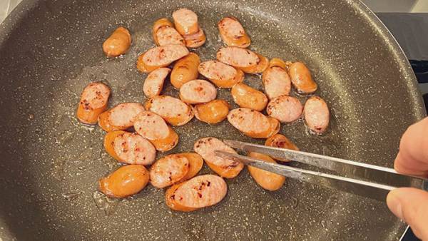 ウインナーとキャベツを用意して！　シェフが教える『ジャーマンキャベツ』が話題です