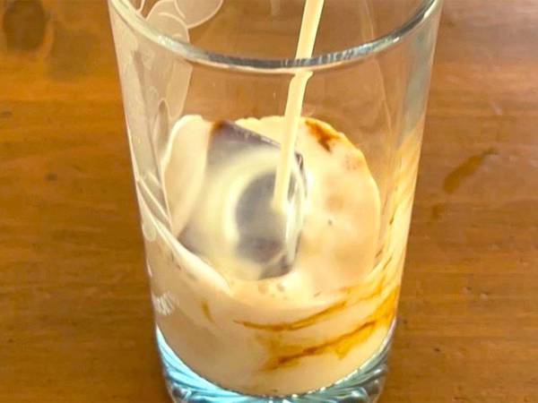 「その手があったか」　カフェオレのおいしい飲み方が話題！