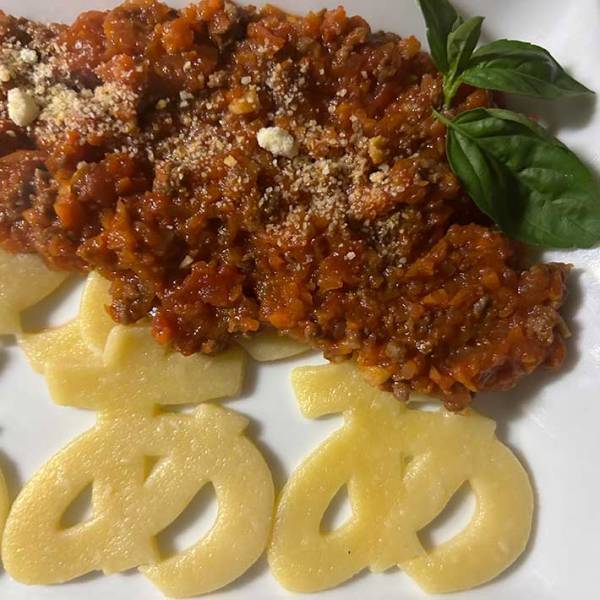 料理の完成写真に「センスに脱帽」「爆笑した」　普通じゃないパスタに注目！