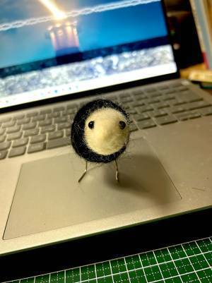 ペンギンを作るはずが？　完成した作品に「使徒かな？」「ゲラゲラ笑った」