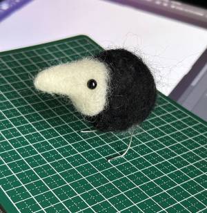 ペンギンを作るはずが？　完成した作品に「使徒かな？」「ゲラゲラ笑った」