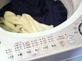 洗濯物の色移りを防ぐには？　企業が教えるコツに「助かりました」「気を付けます」