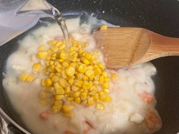 作りすぎたシチューにアレを投入したら…　予想外の出来栄えで「おかわり止まらん」