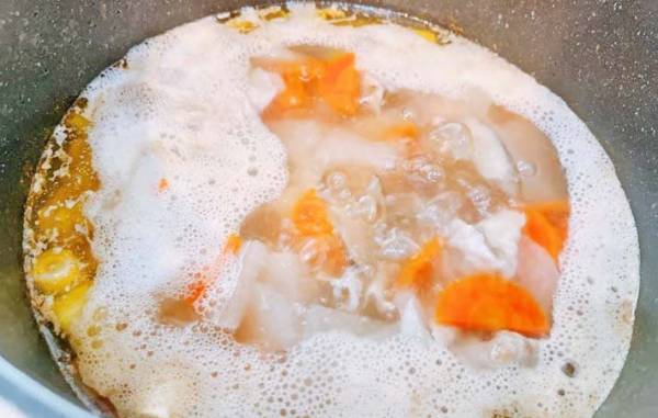 アク取り、まだおたま使ってる？　丸めたアレで「すっきり！」