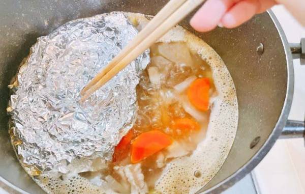 アク取り、まだおたま使ってる？　丸めたアレで「すっきり！」