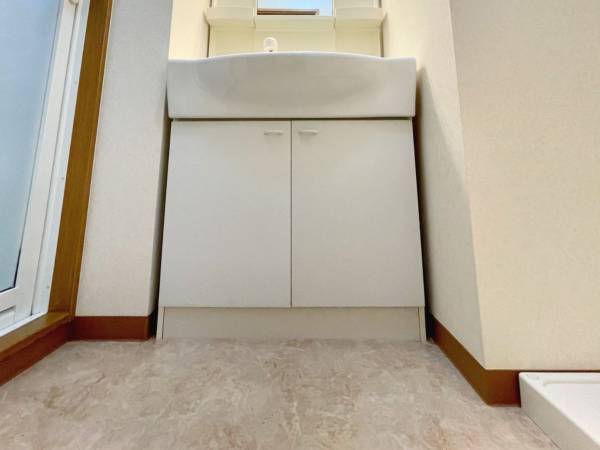 洗面所の床が滑りやすい理由に「納得」　ふだんの『あの行為』で知らぬ間に…