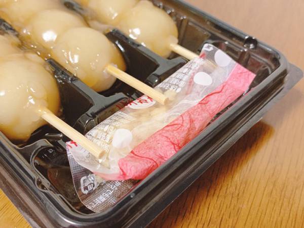 「なんかついてる…」　串団子の蓋を開けたら『小袋』があって？
