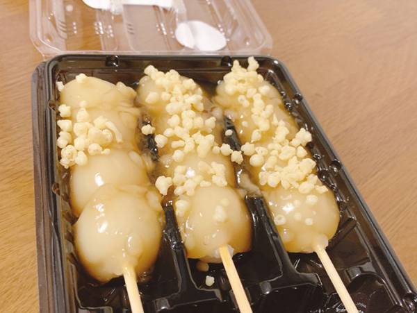 「なんかついてる…」　串団子の蓋を開けたら『小袋』があって？