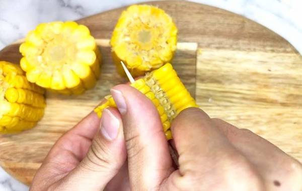 「もうかぶり付かない」　歯に挟まらないトウモロコシの食べ方