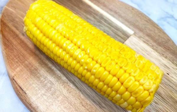 「もうかぶり付かない」　歯に挟まらないトウモロコシの食べ方